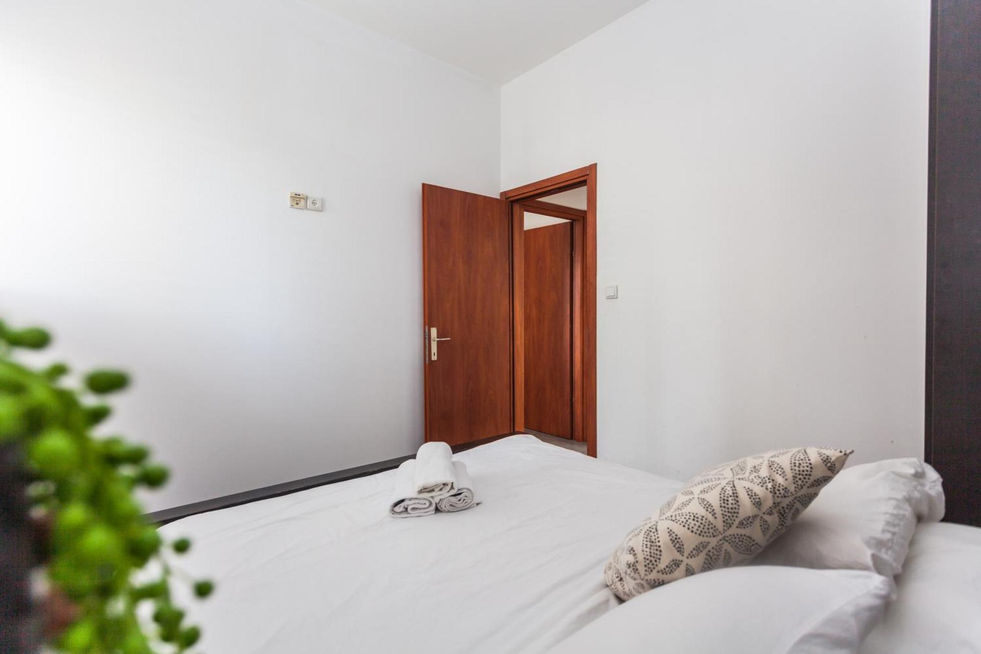 Miraks Harav Kuk Apartment เทลอาวีฟ ภายนอก รูปภาพ