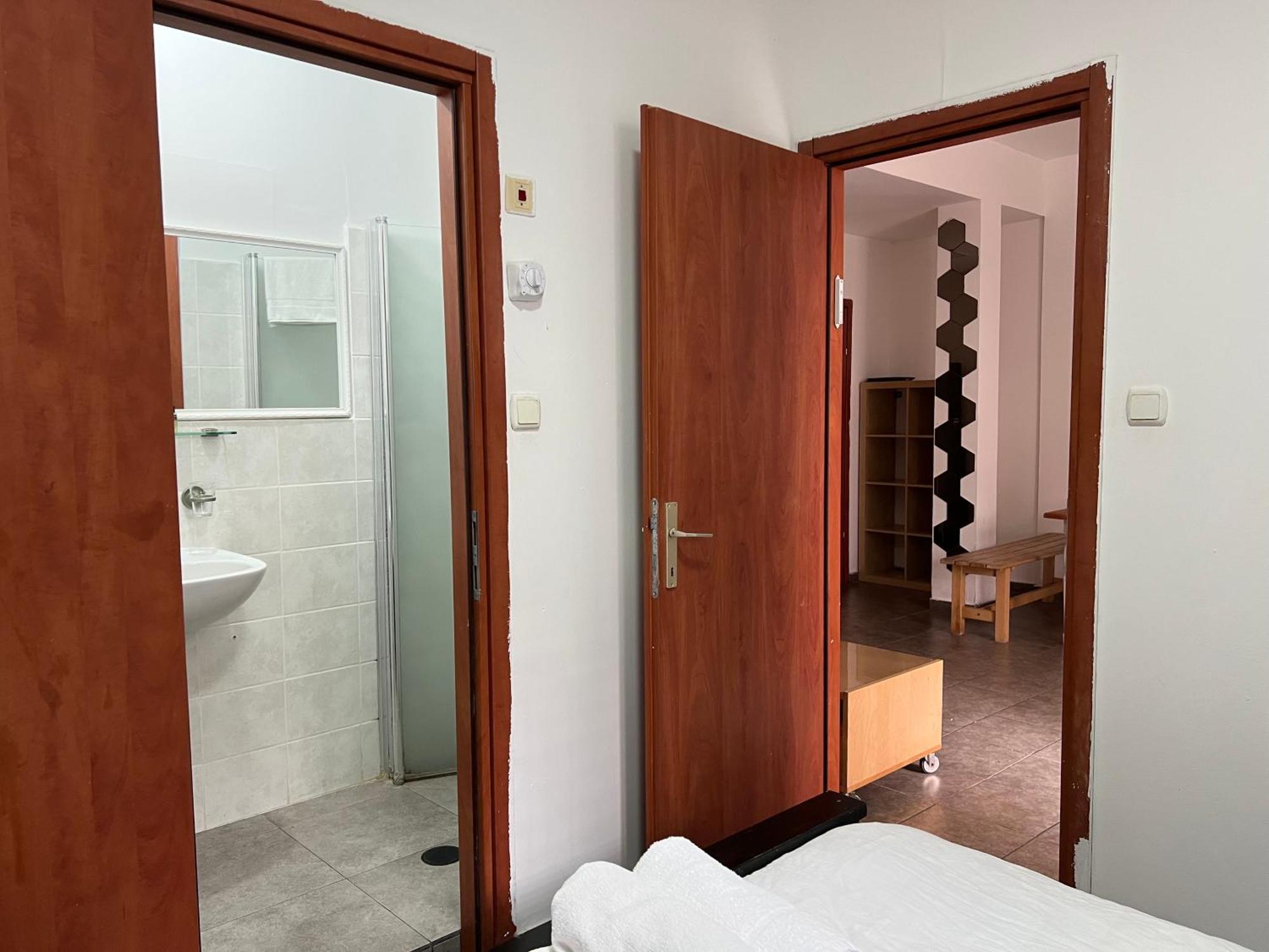 Miraks Harav Kuk Apartment เทลอาวีฟ ภายนอก รูปภาพ